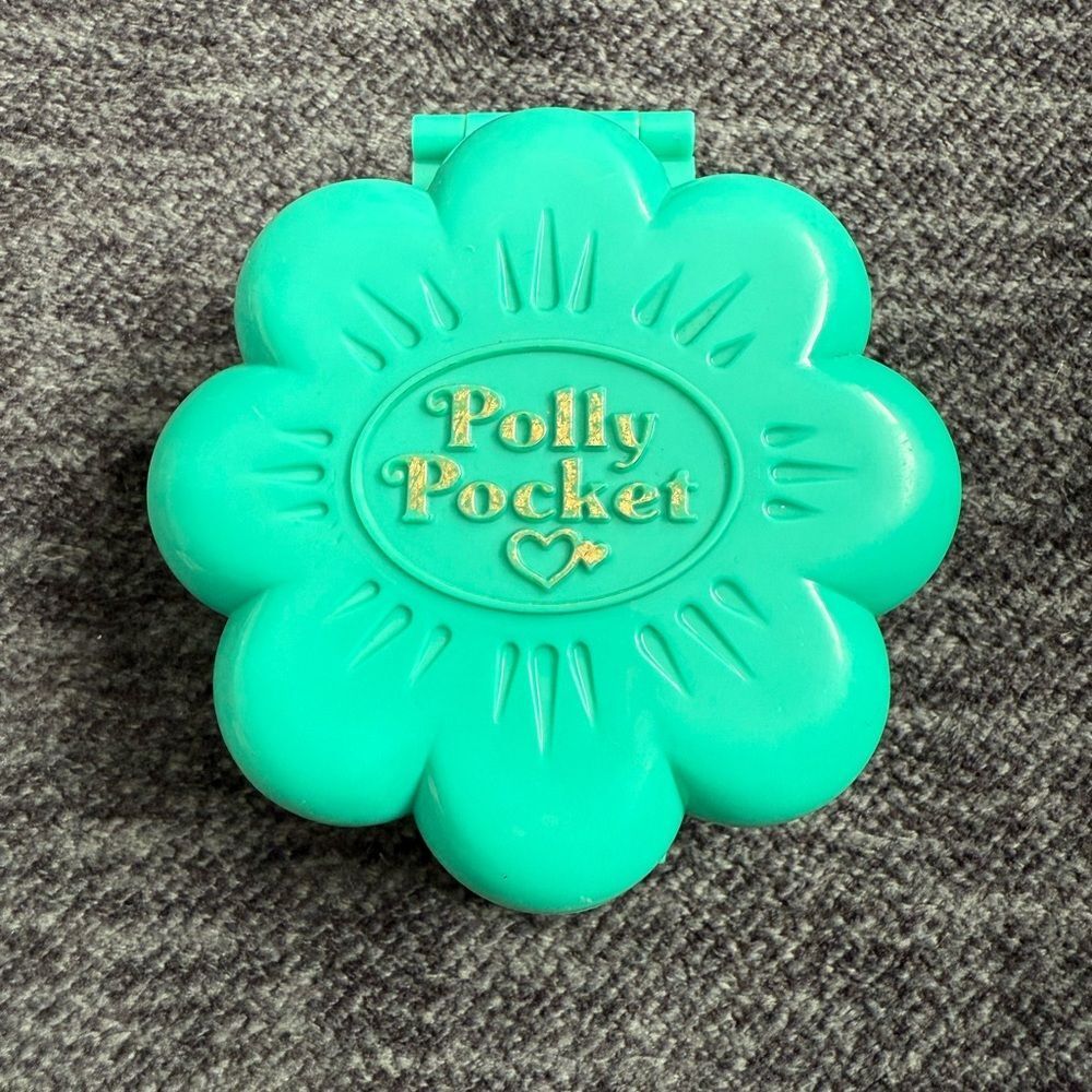 Vintage 1990 Polly Pocket Blue Flower Compact